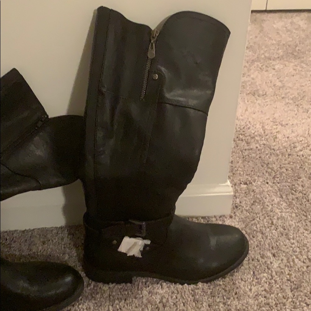 Boots - Picture 2 of 6